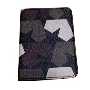 - NWOT-PORTS 1961 CAMO HEART PASSPORT HOLDER